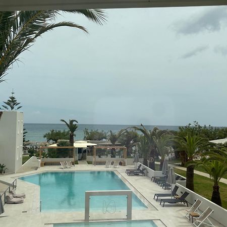 Ninemia Beach Hotel & Suites Agia Marina Extérieur photo
