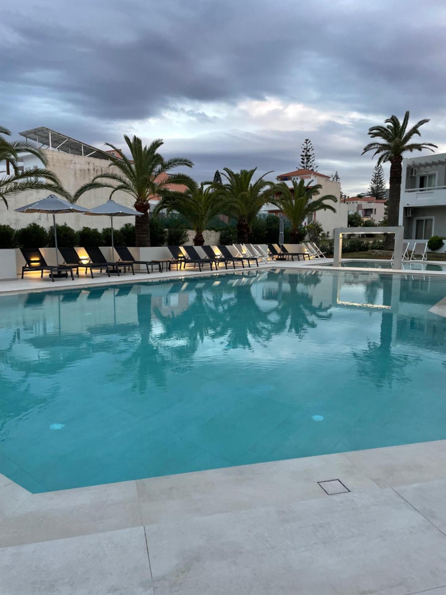 Ninemia Beach Hotel & Suites Agia Marina Extérieur photo