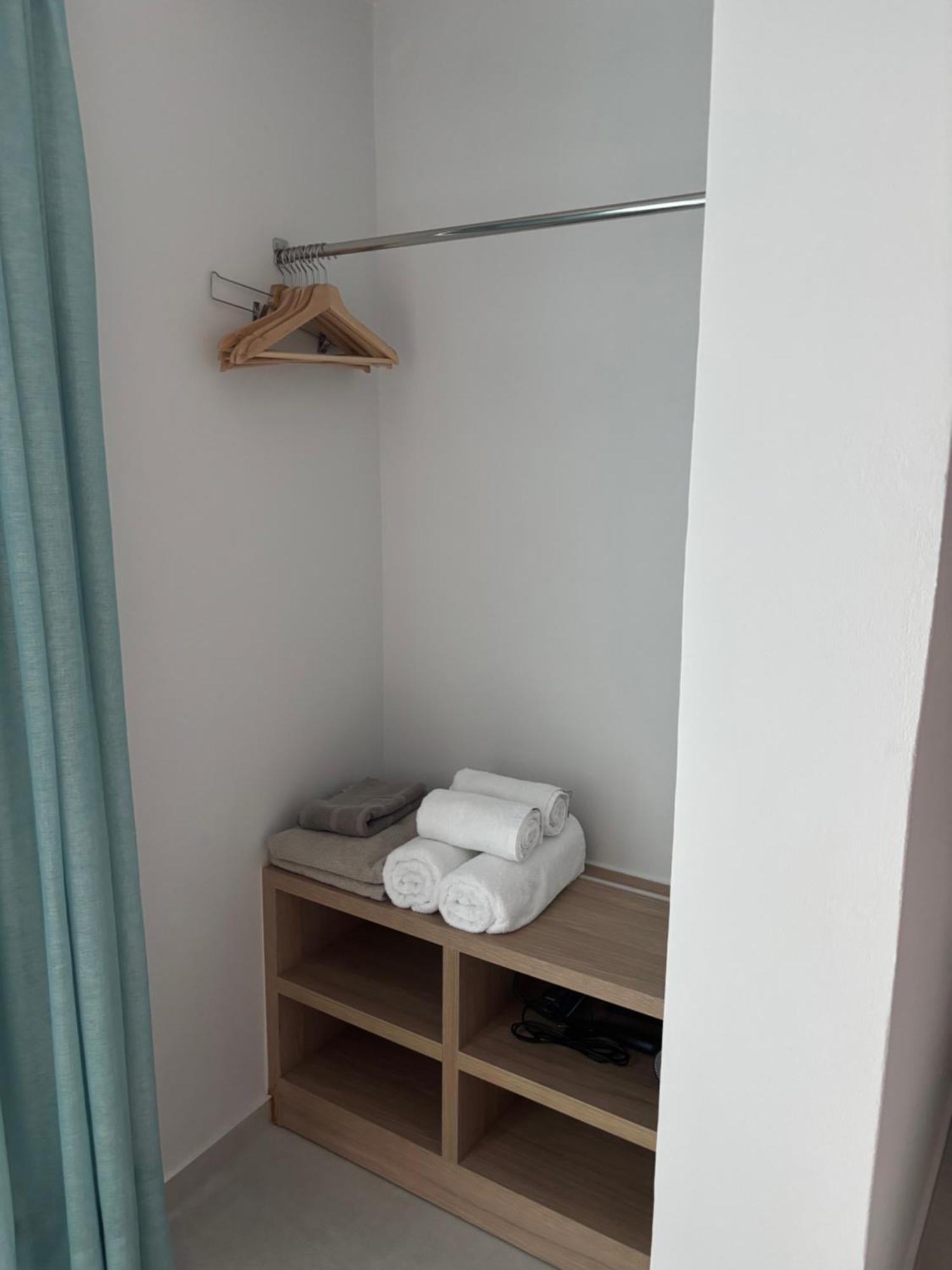 Ninemia Beach Hotel & Suites Agia Marina Extérieur photo