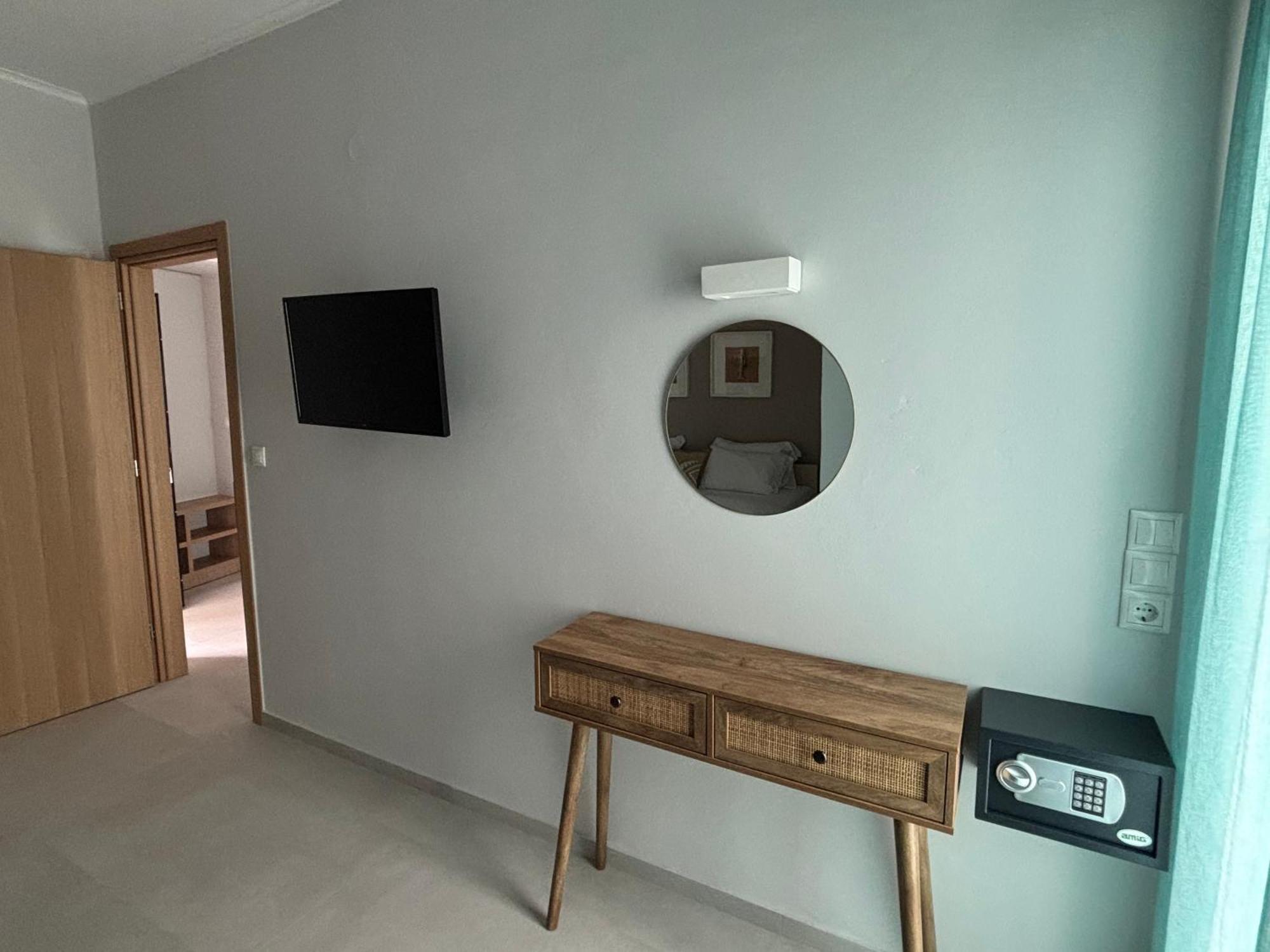 Ninemia Beach Hotel & Suites Agia Marina Extérieur photo